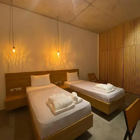 Warszawski Ξενοδοχείο